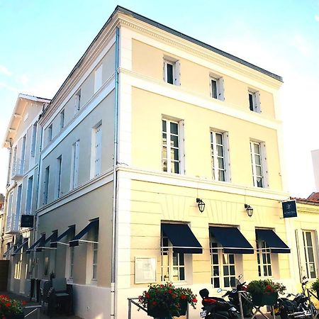 Hotel 2 Etoiles Et Restaurant Le Galet Bleu Fouras Exterior foto